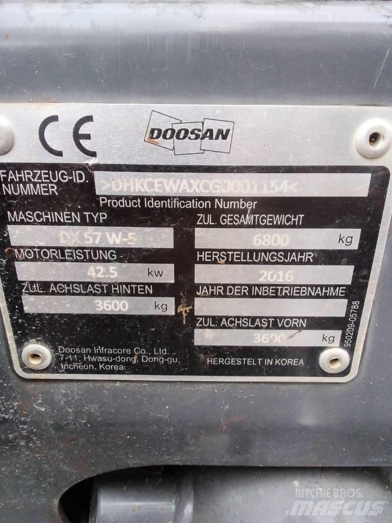 Doosan DX 57 W-5 حفارات بعجل
