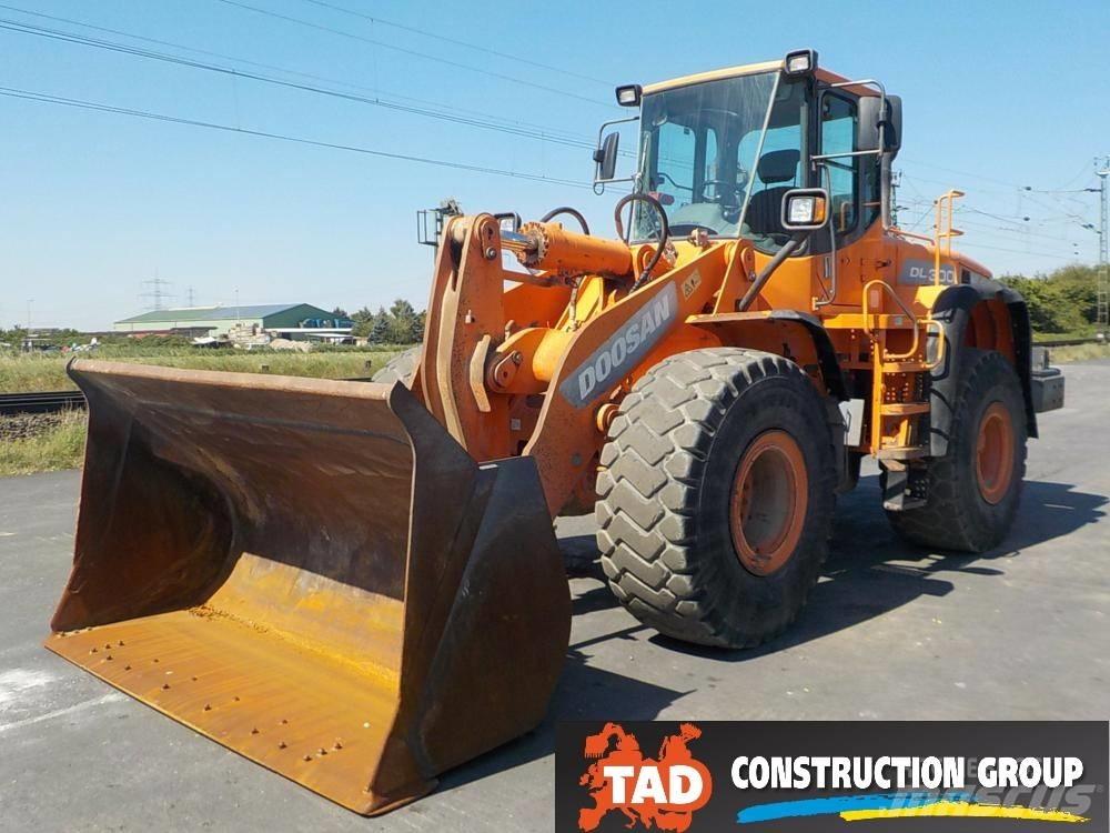 Doosan DL 300 لوادر بعجل