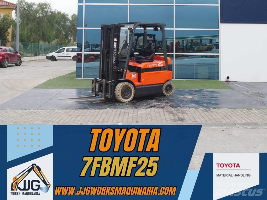 Toyota 7 FBMF 25 شاحنات ذات رافعات شوكية تعمل بالكهرباء