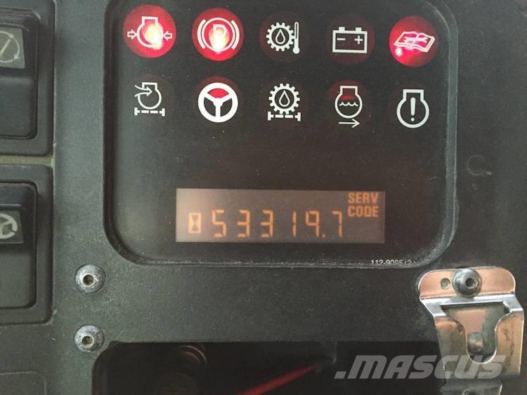 CAT 775 D شاحنات المخلفات الصلبة