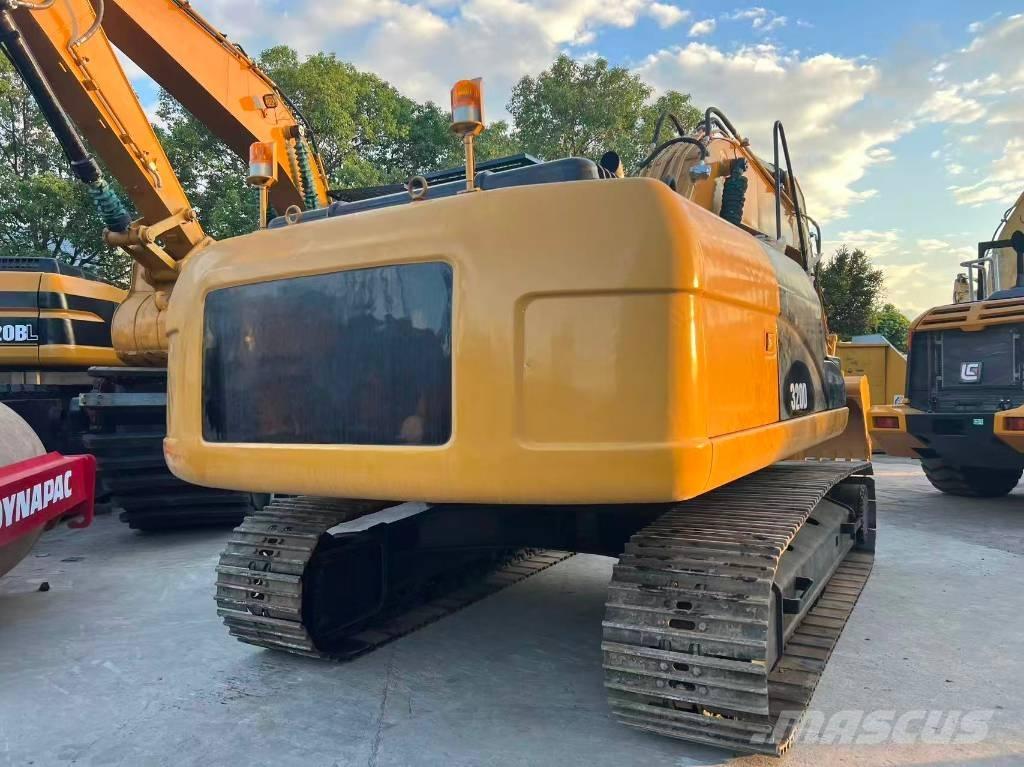 CAT 320D حفارات زحافة