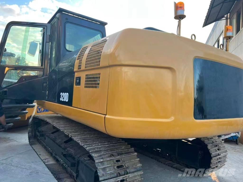 CAT 320D حفارات زحافة