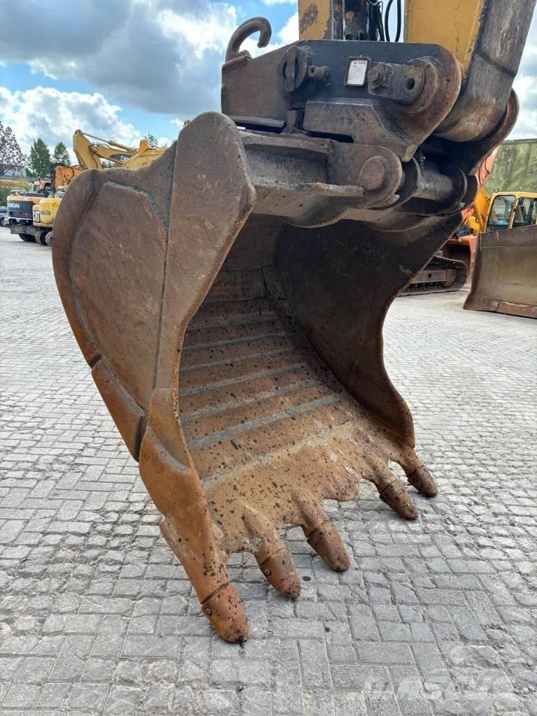 CAT 330 B L حفارات زحافة
