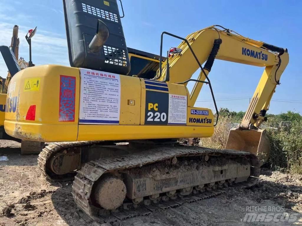 Komatsu PC 220-8 حفارات زحافة