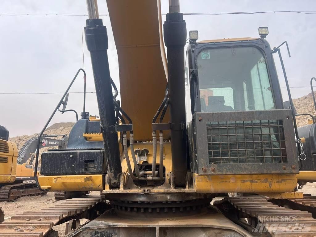 CAT 340 حفارات زحافة