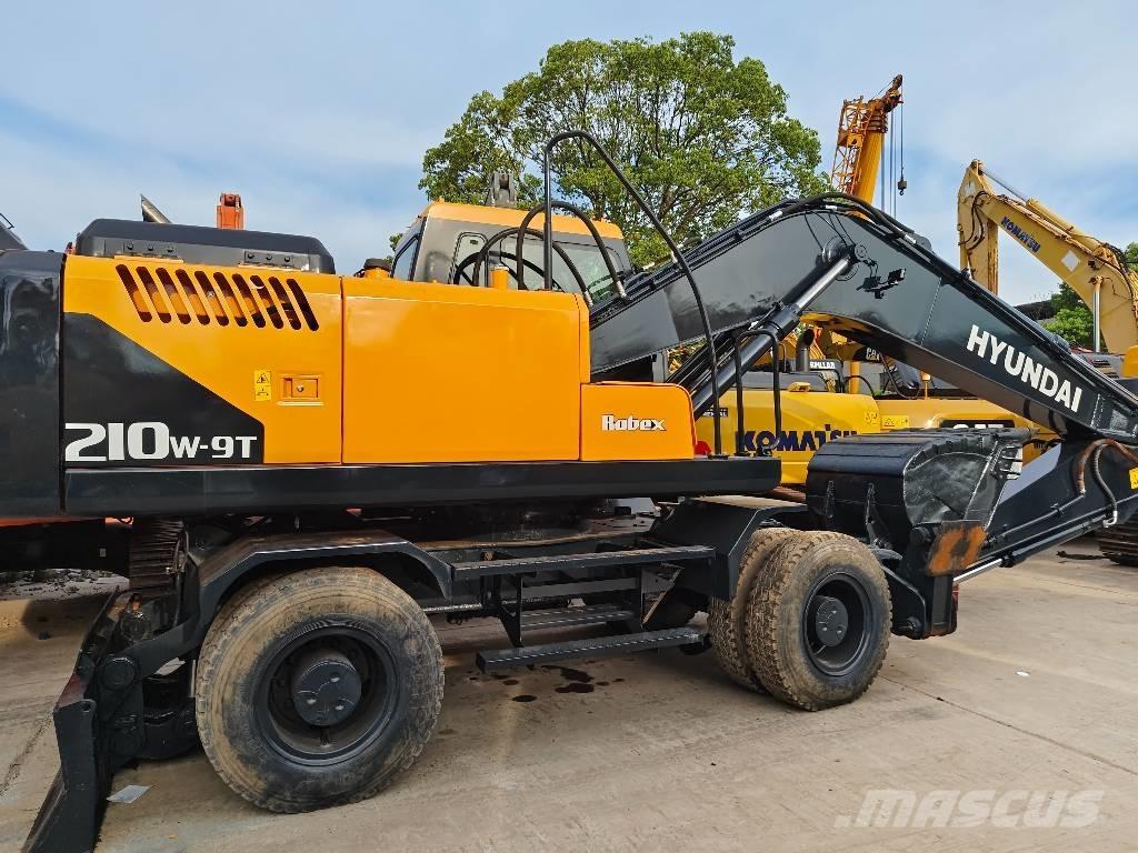 Hyundai R210W-9 حفارات بعجل