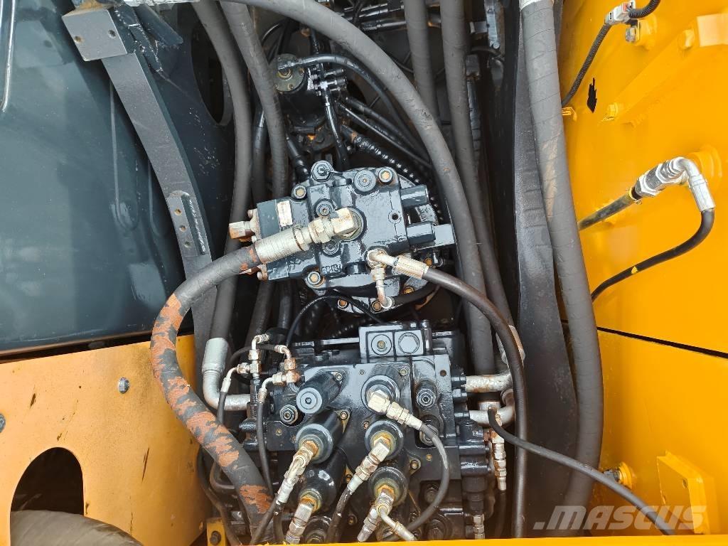 Hyundai R210W-9 حفارات بعجل