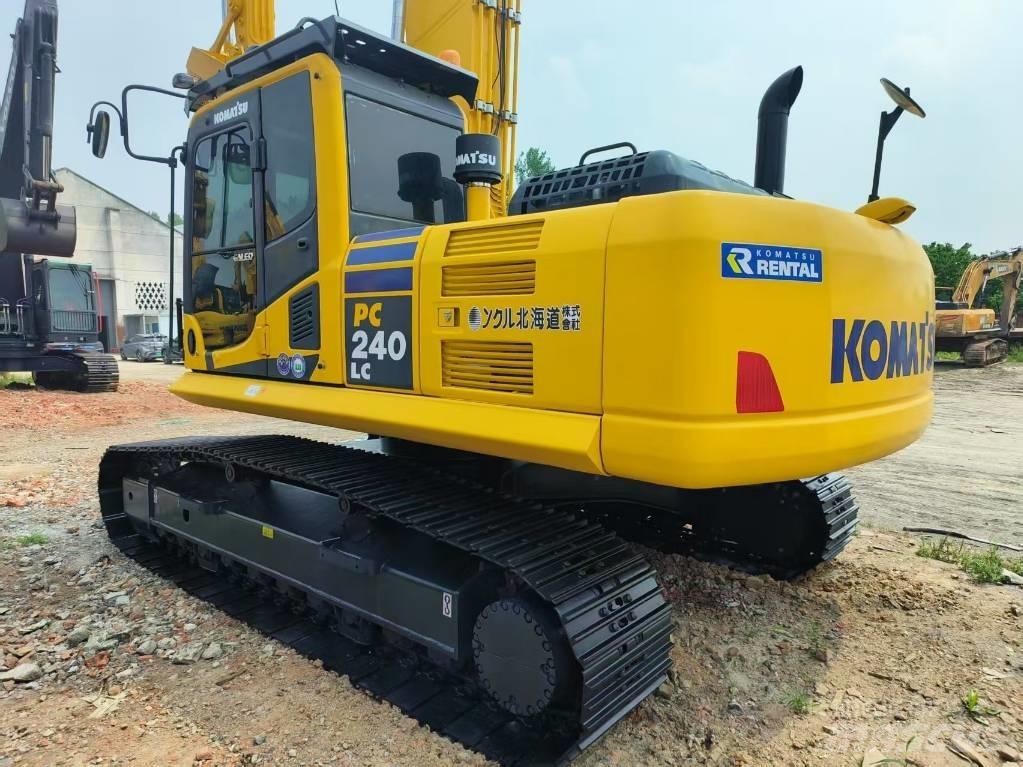 Komatsu PC 240-8 حفارات زحافة