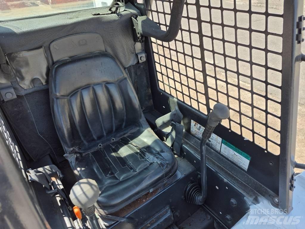 Bobcat 763 لوادر انزلاقية التوجيه