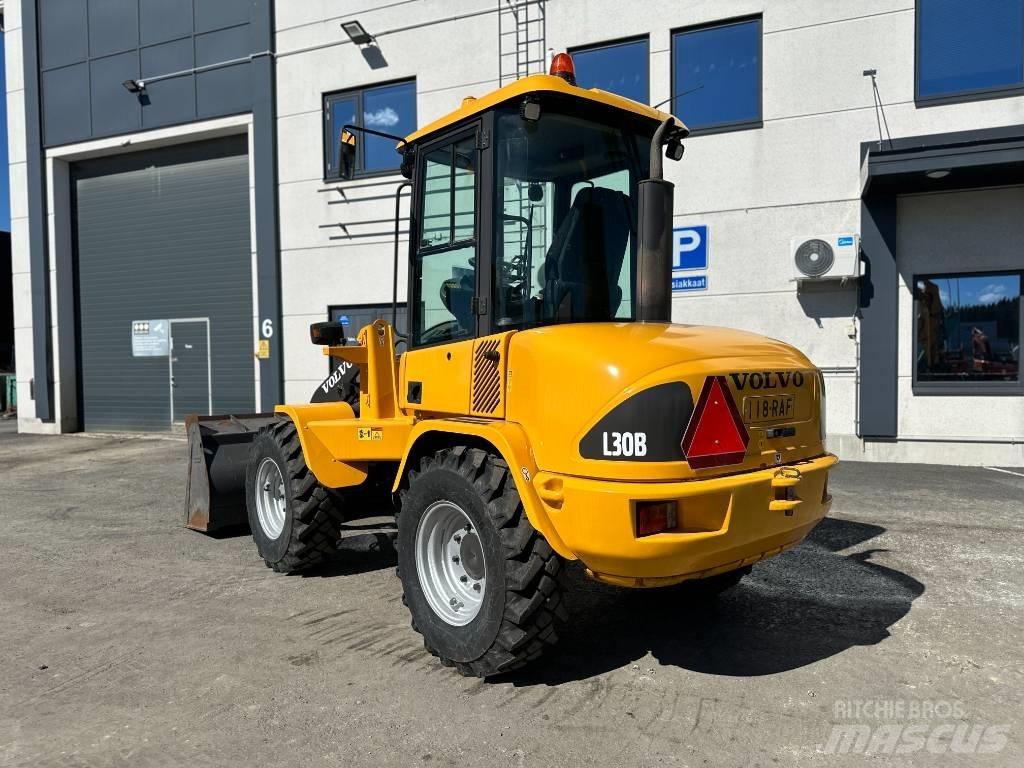 Volvo L 30 B لوادر بعجل