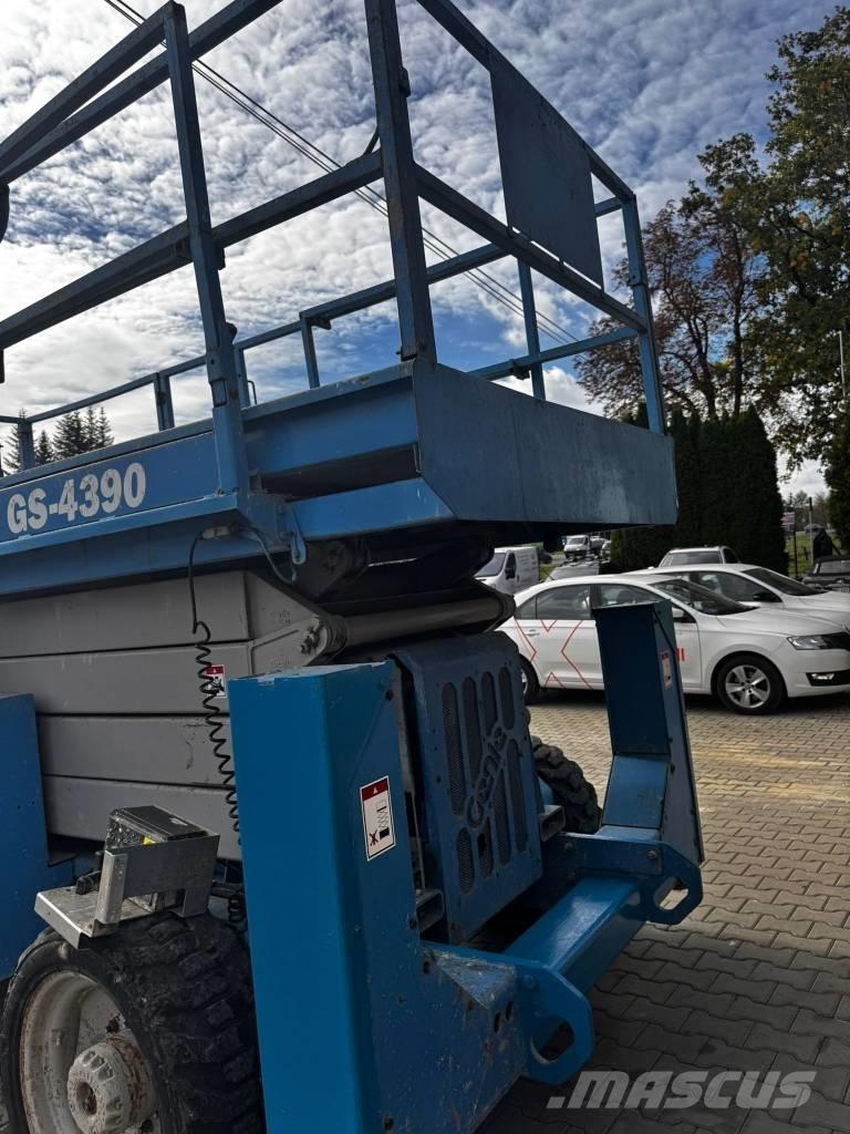 Genie GS 4390 رافعات مقصية الشكل