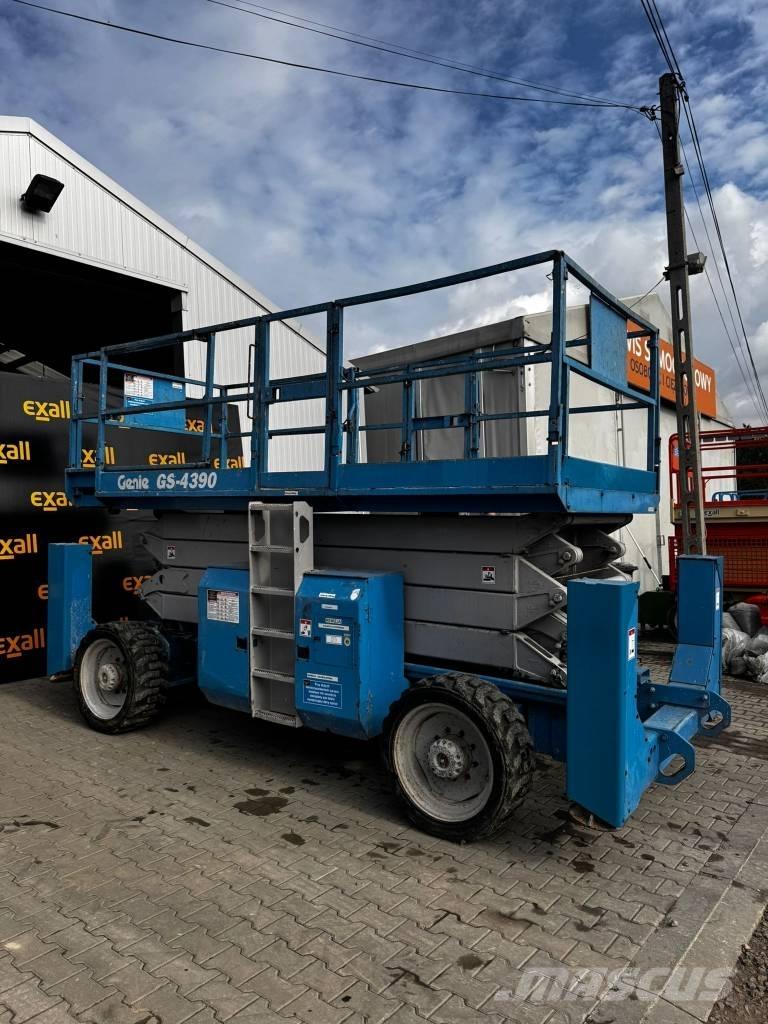 Genie GS 4390 رافعات مقصية الشكل