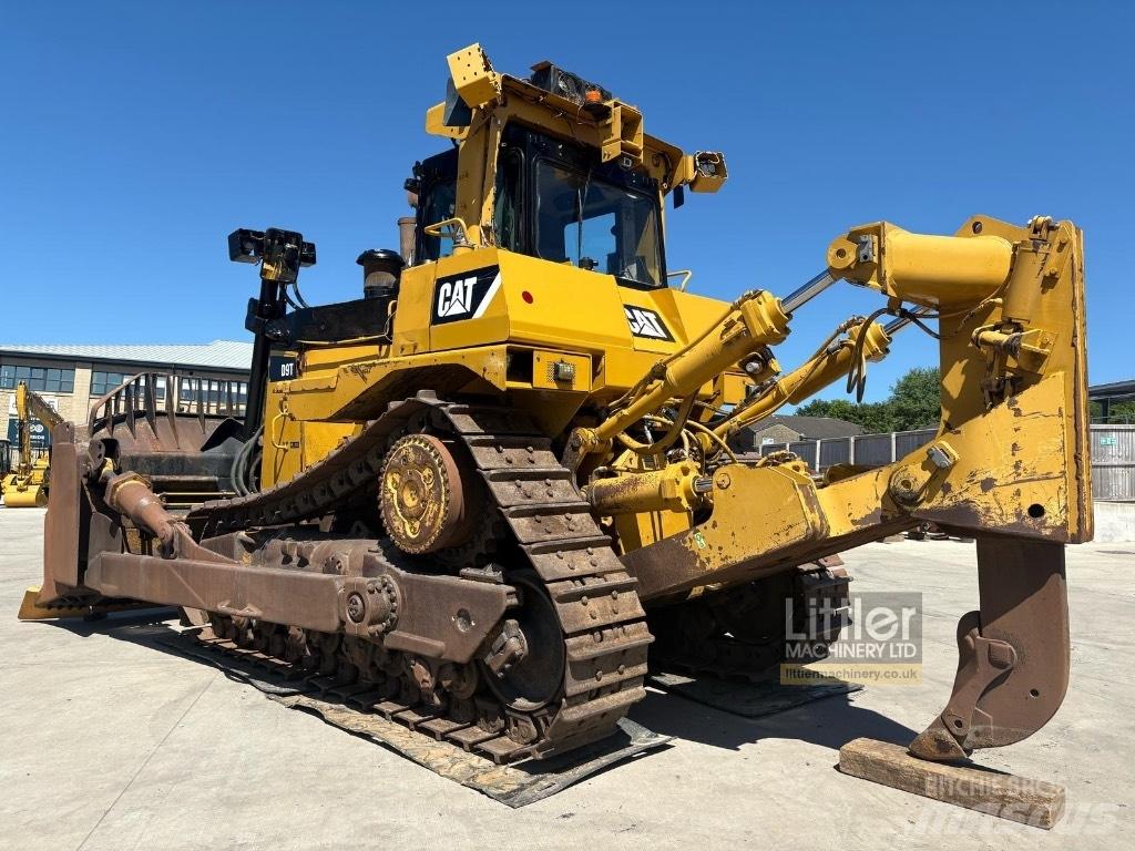 CAT D 9 T بلدوزرات مجنزرة