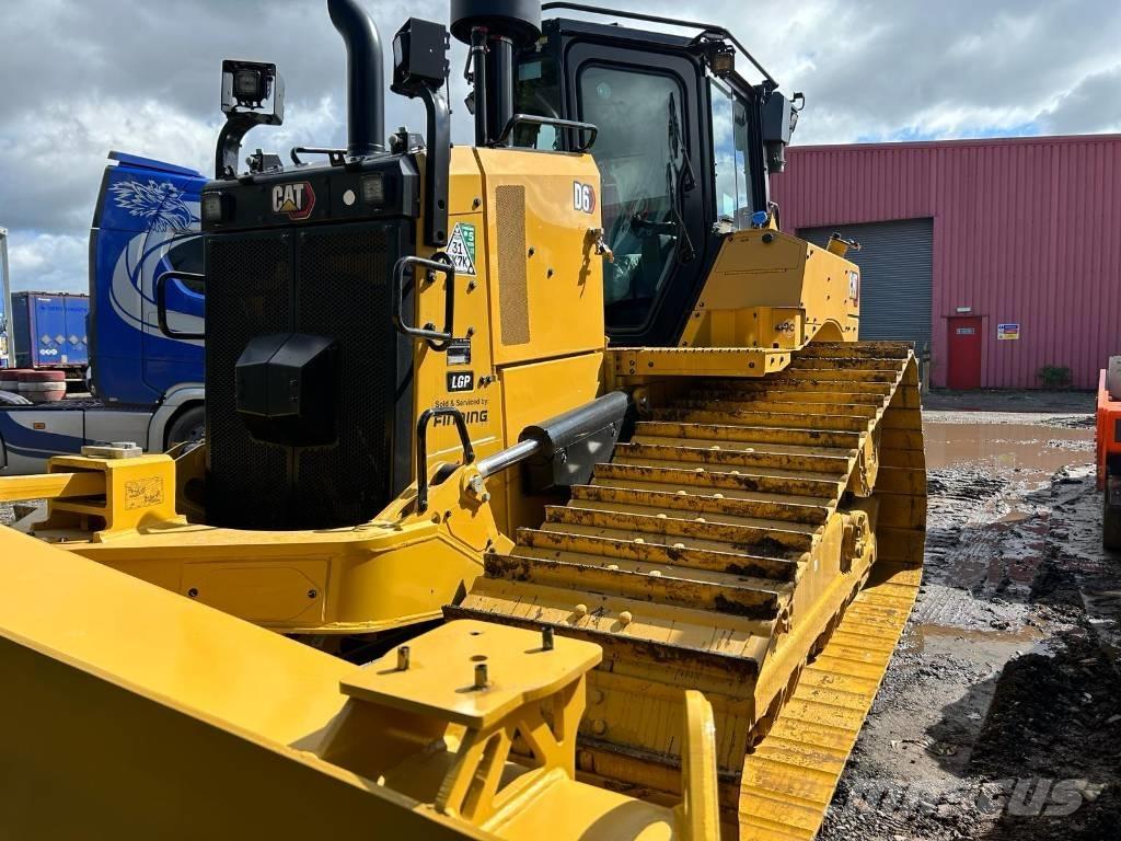 CAT D 6 LGP بلدوزرات مجنزرة