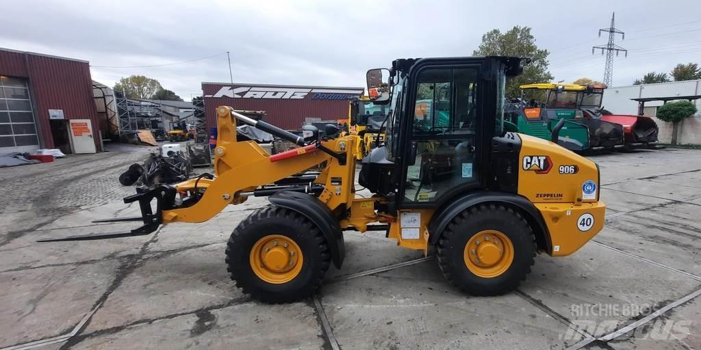 CAT 906 لوادر بعجل