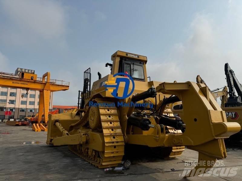 CAT D 10 R بلدوزرات مجنزرة