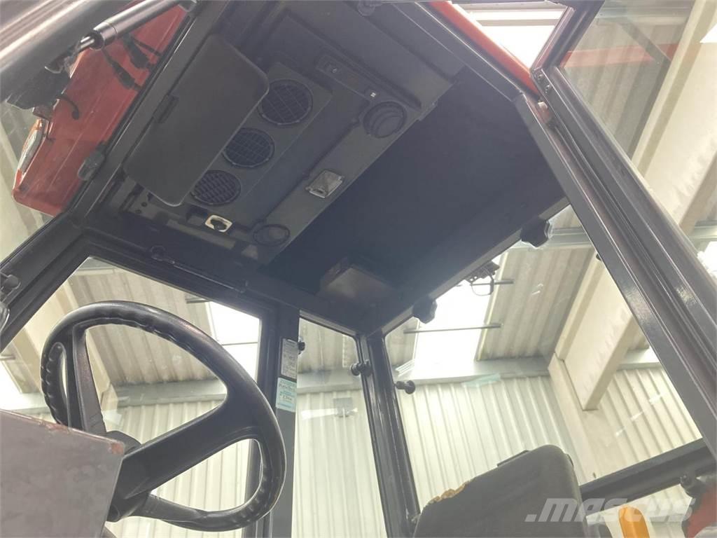 Kubota B2110 جرارات مدمجة
