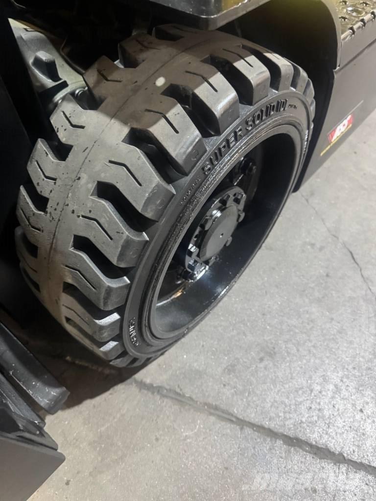 Hyster E 60 XN شاحنات ذات رافعات شوكية تعمل بالكهرباء