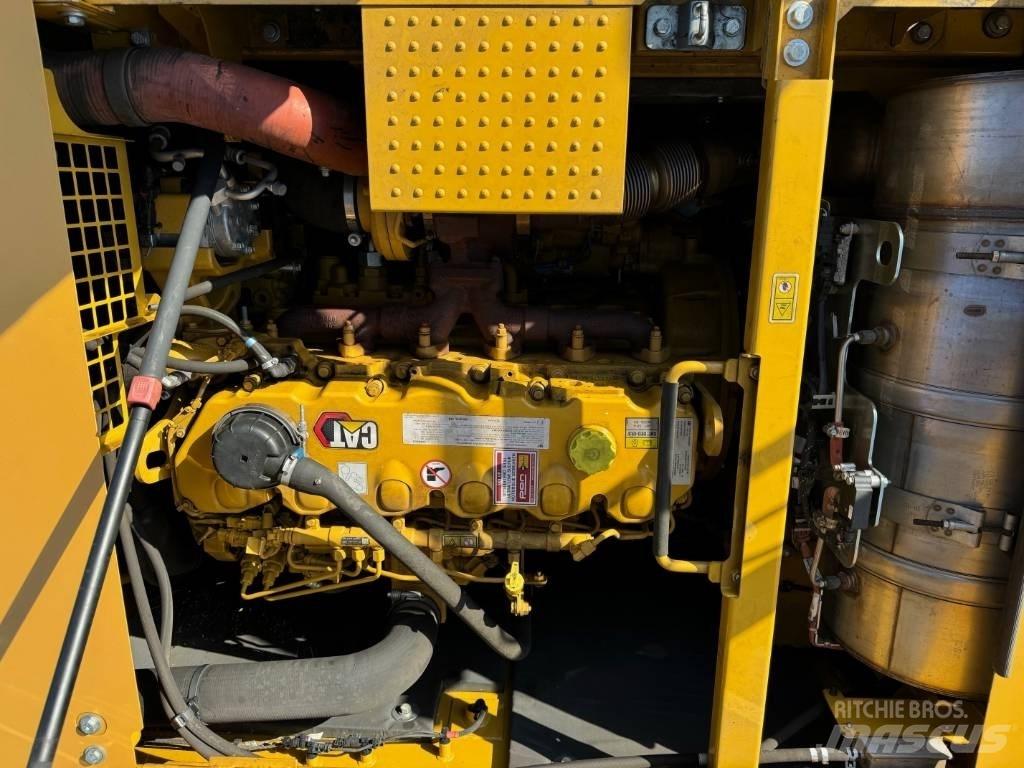 CAT 336 حفارات زحافة