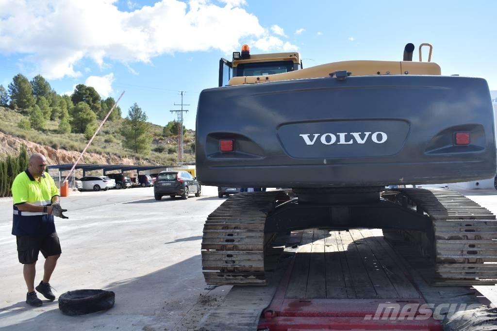 Volvo EC 240 C N L حفارات زحافة
