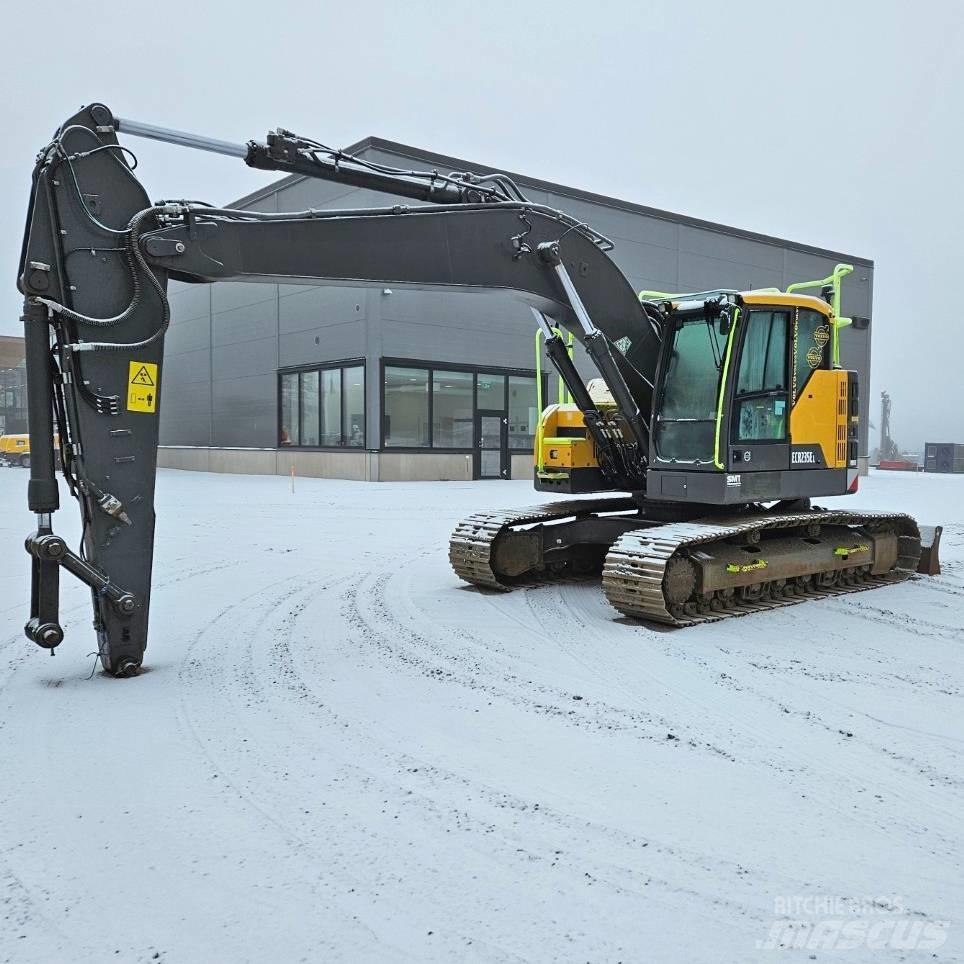 Volvo ECR 235 EL حفارات زحافة