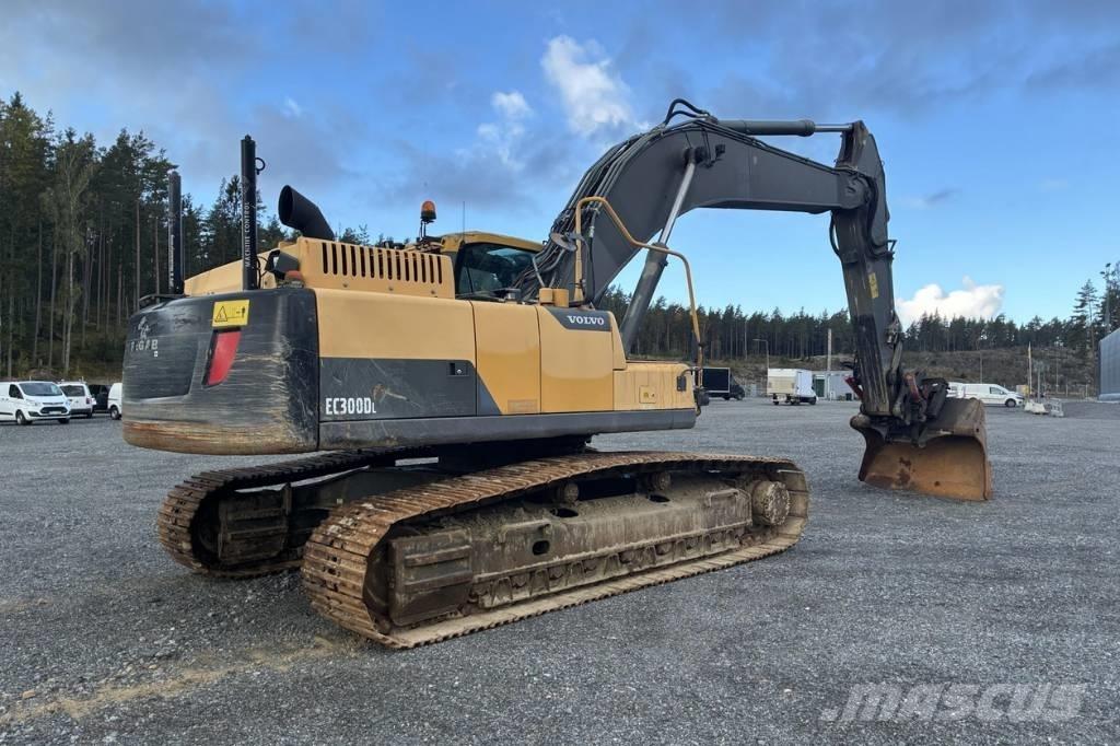 Volvo EC 300 D حفارات زحافة