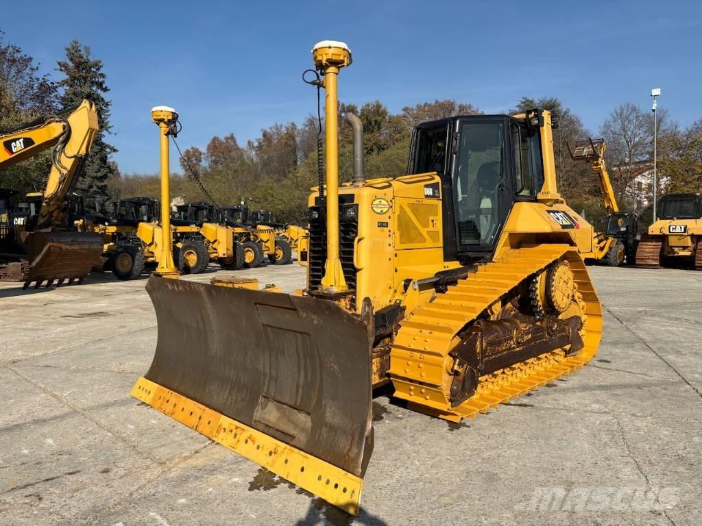 CAT D 6 N XL بلدوزرات مجنزرة