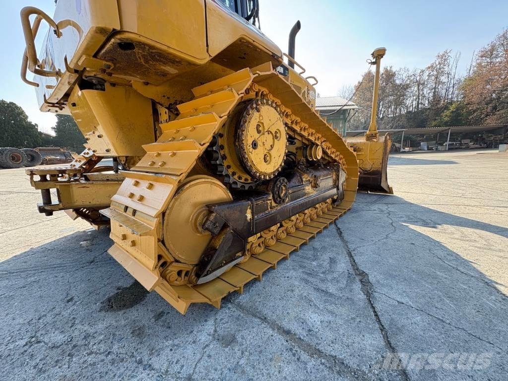 CAT D 6 N XL بلدوزرات مجنزرة