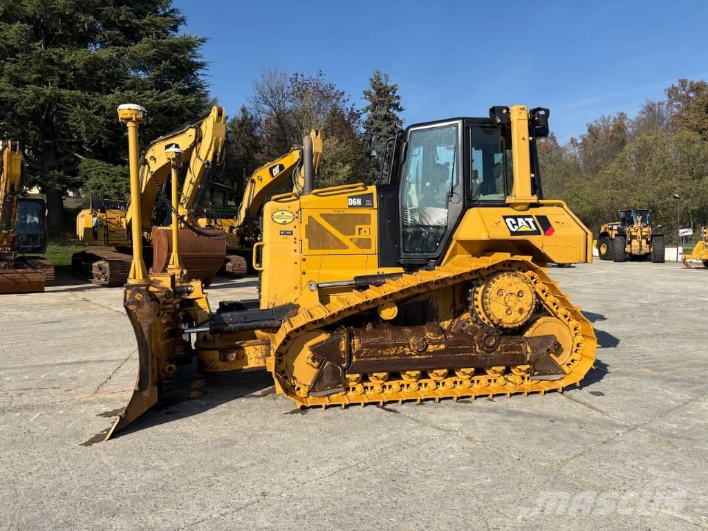 CAT D 6 N XL بلدوزرات مجنزرة