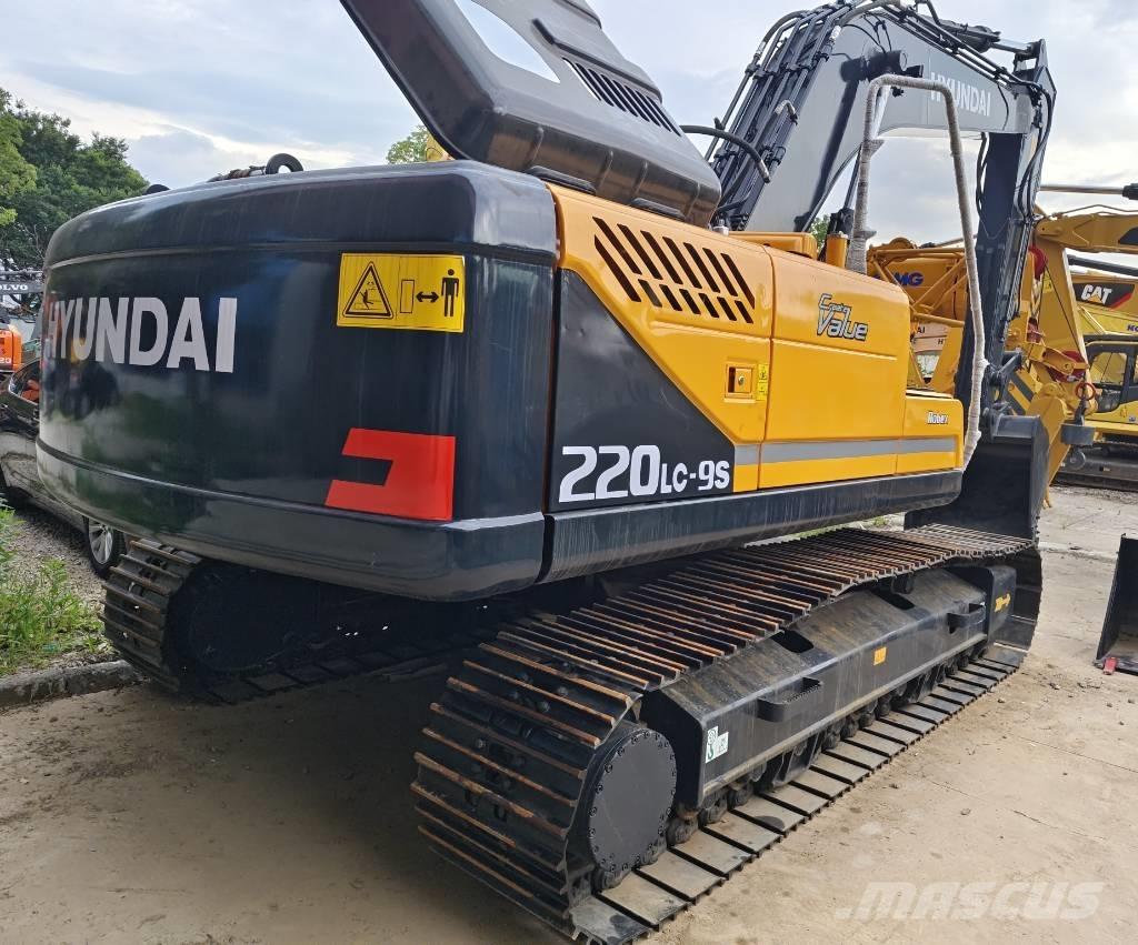 Hyundai R220LC-9S حفارات زحافة