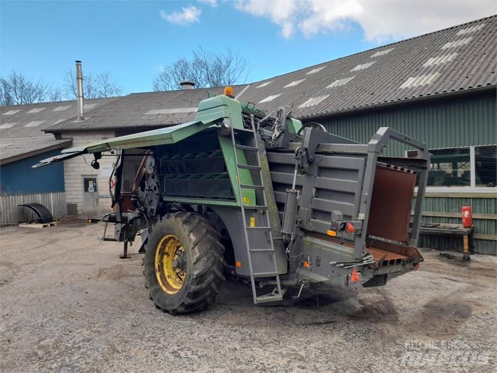 Fendt 12130N الجرارات