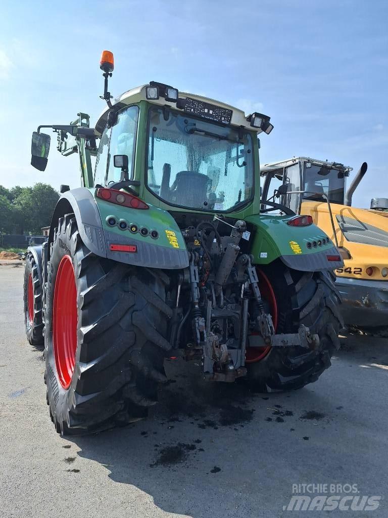 Fendt 718 Vario الجرارات