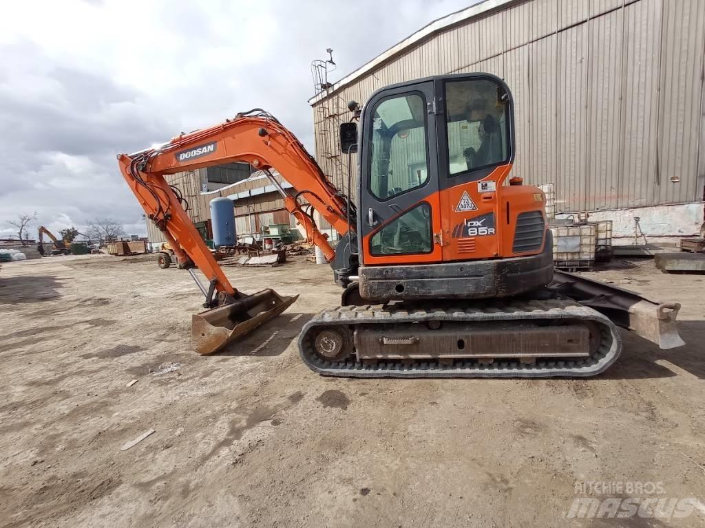 Doosan DX 85 R-3 حفارات وسط 7 طن - 12 طن