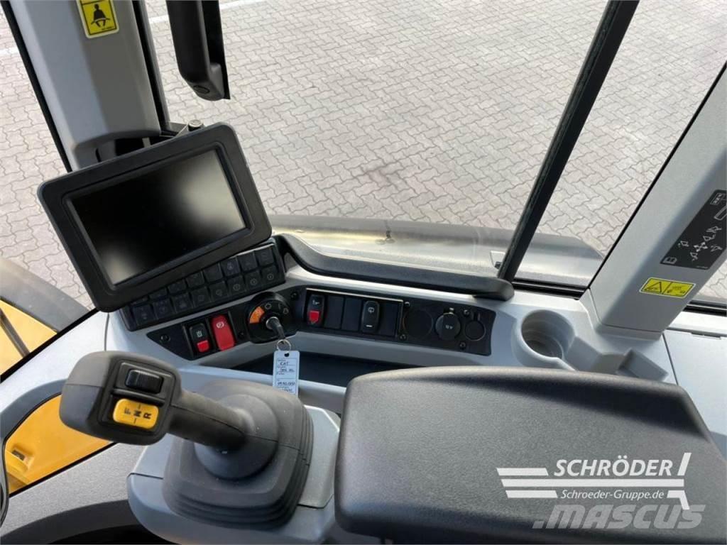 CAT 938 HL لوادر بعجل