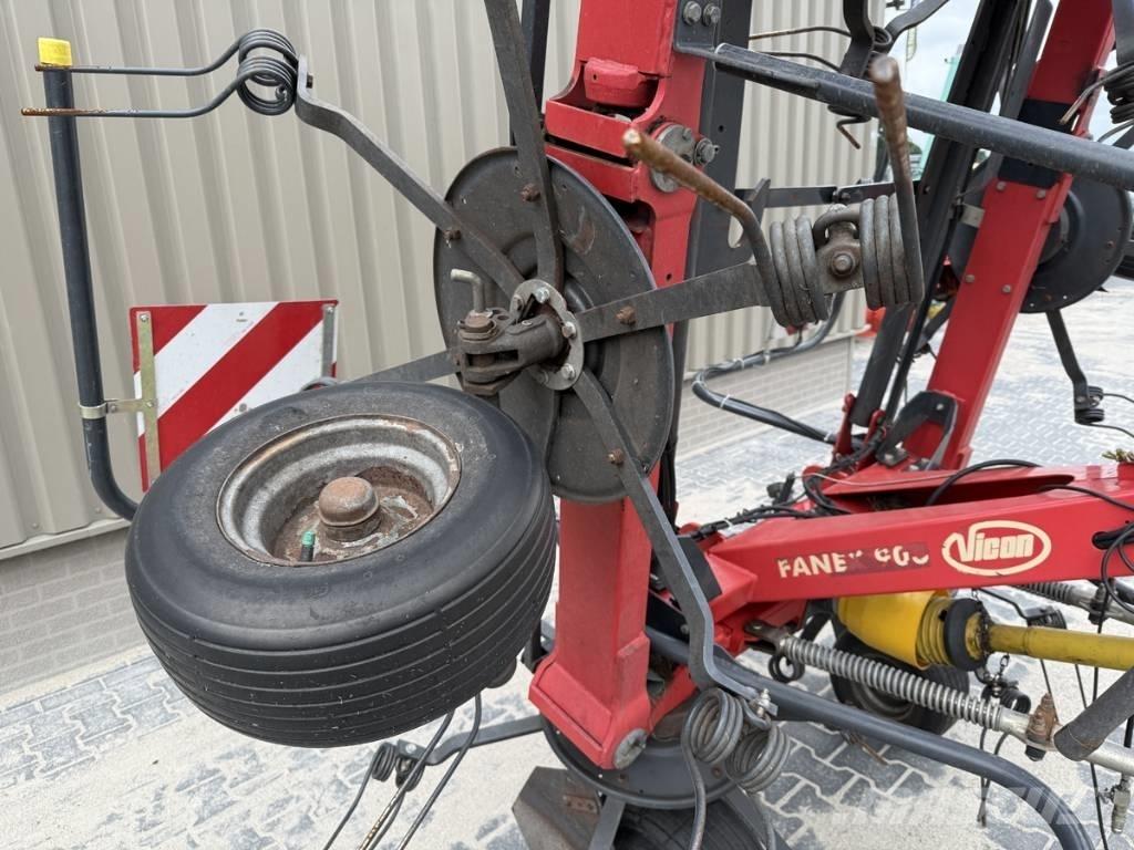 Vicon FANEX 903 مكابس وميبسات التبن
