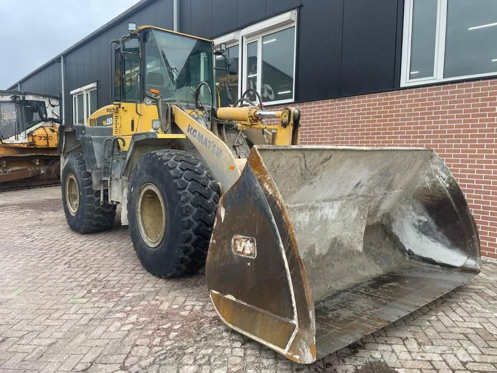 Komatsu WA250-5 لوادر بعجل