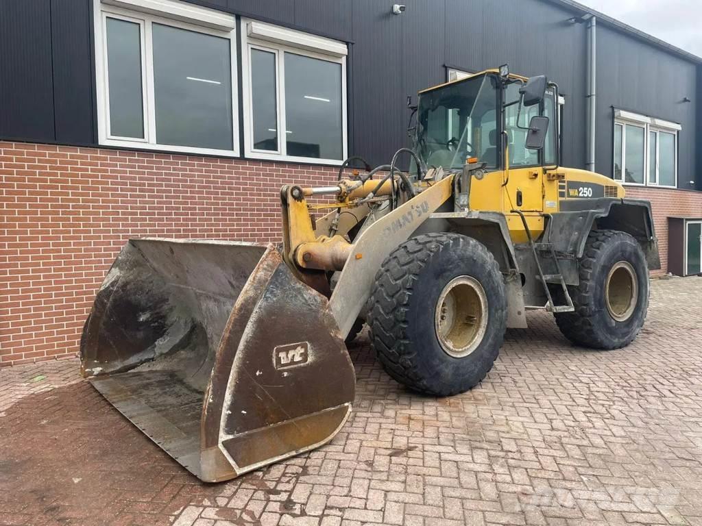 Komatsu WA250-5 لوادر بعجل