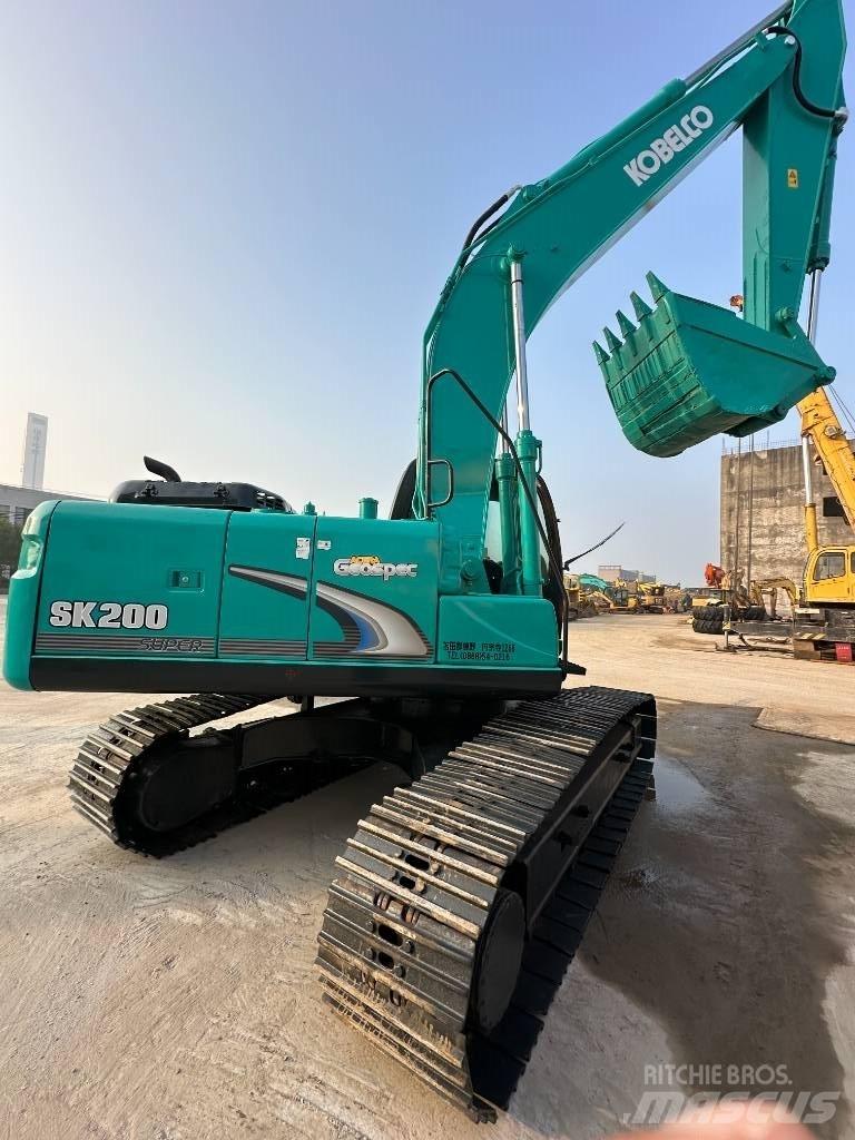 Kobelco SK 200-8 حفارات زحافة