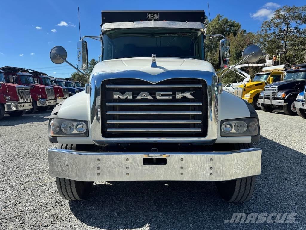 Mack Granite 84FR شاحنات قلابة