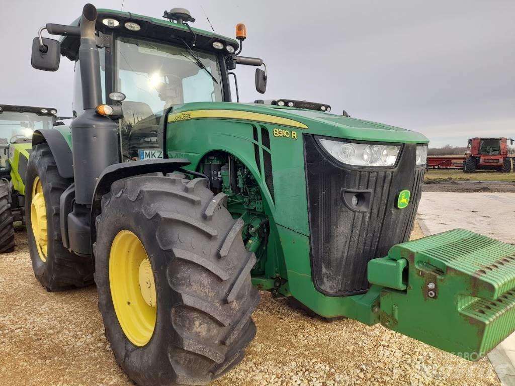 John Deere 8310 R الجرارات