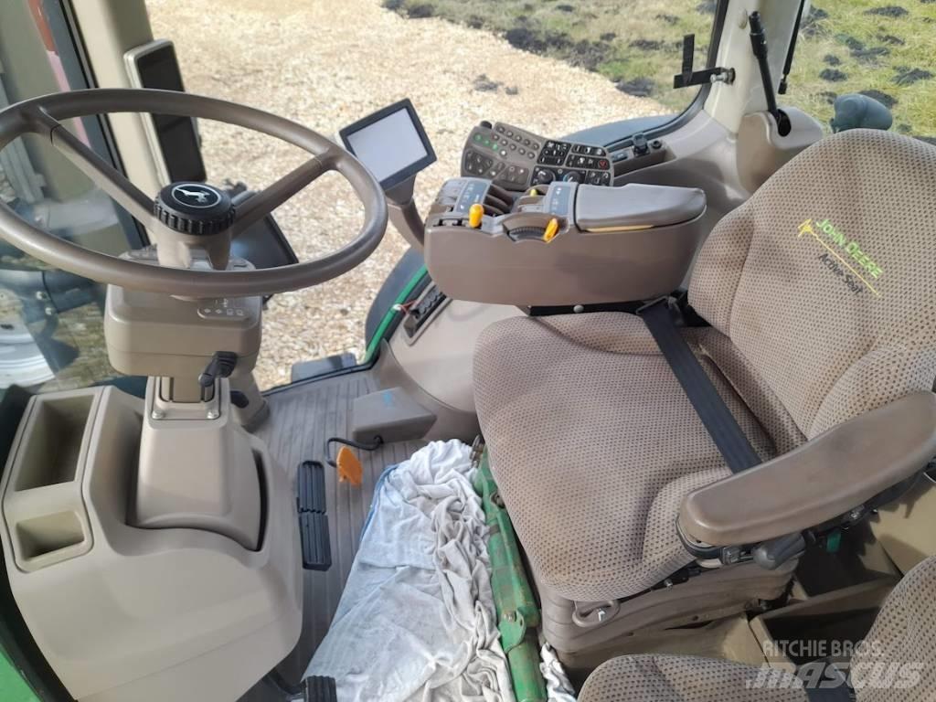 John Deere 8310 R الجرارات
