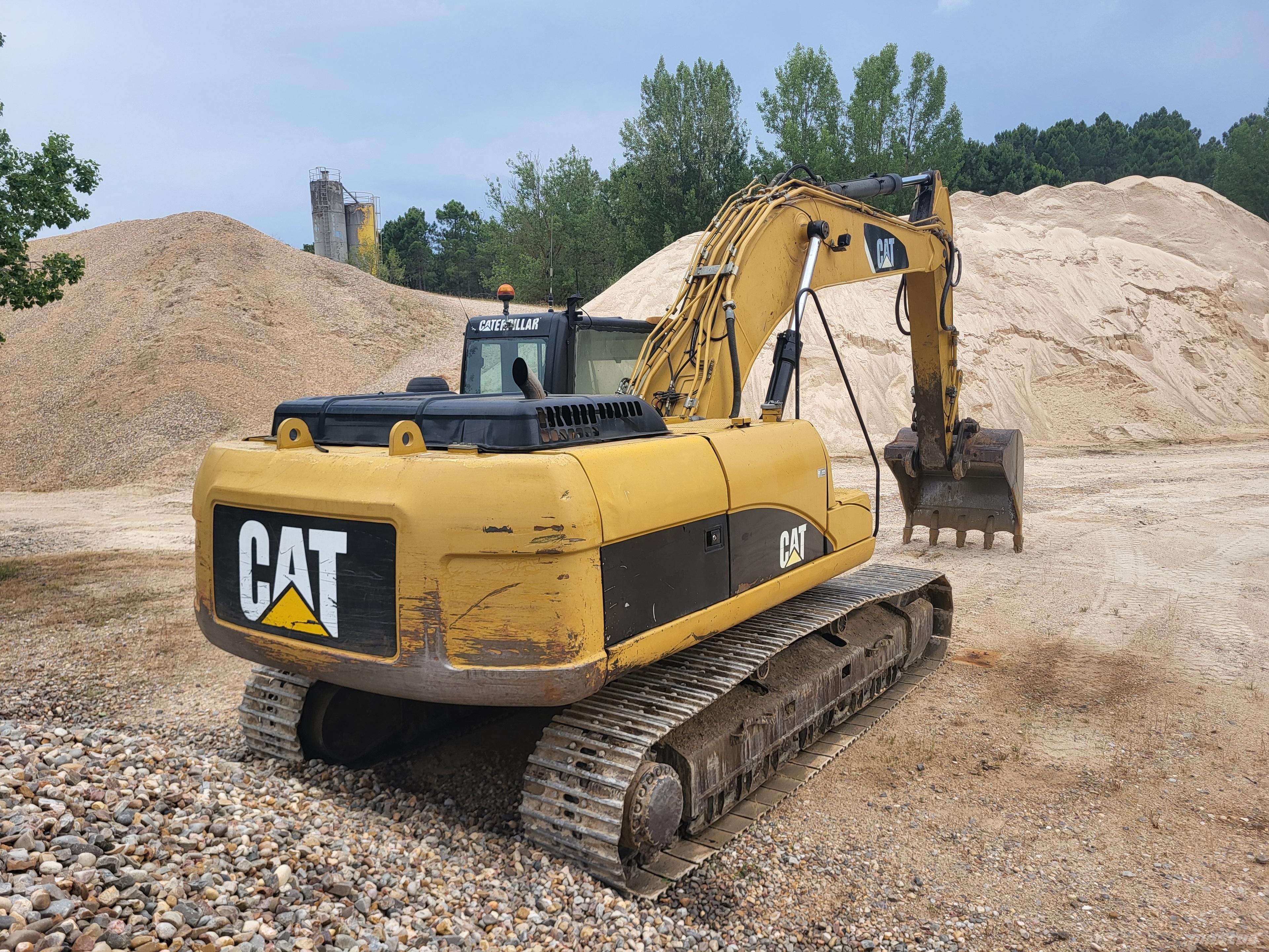 CAT 325 D LN حفارات زحافة