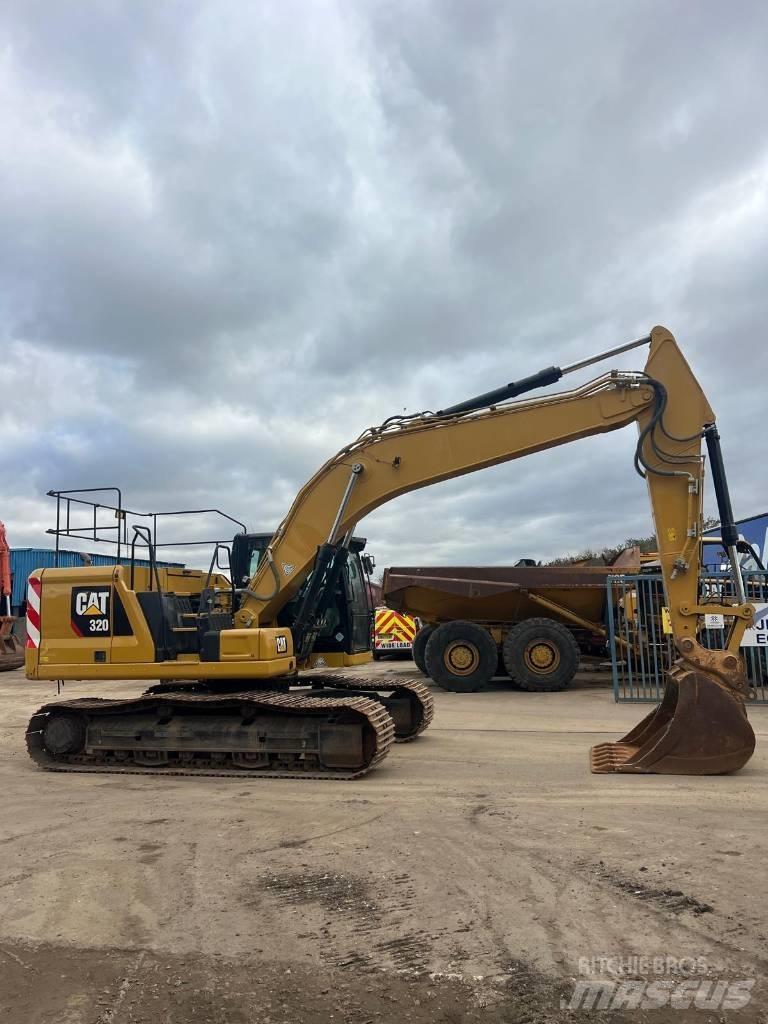 CAT 320 حفارات زحافة