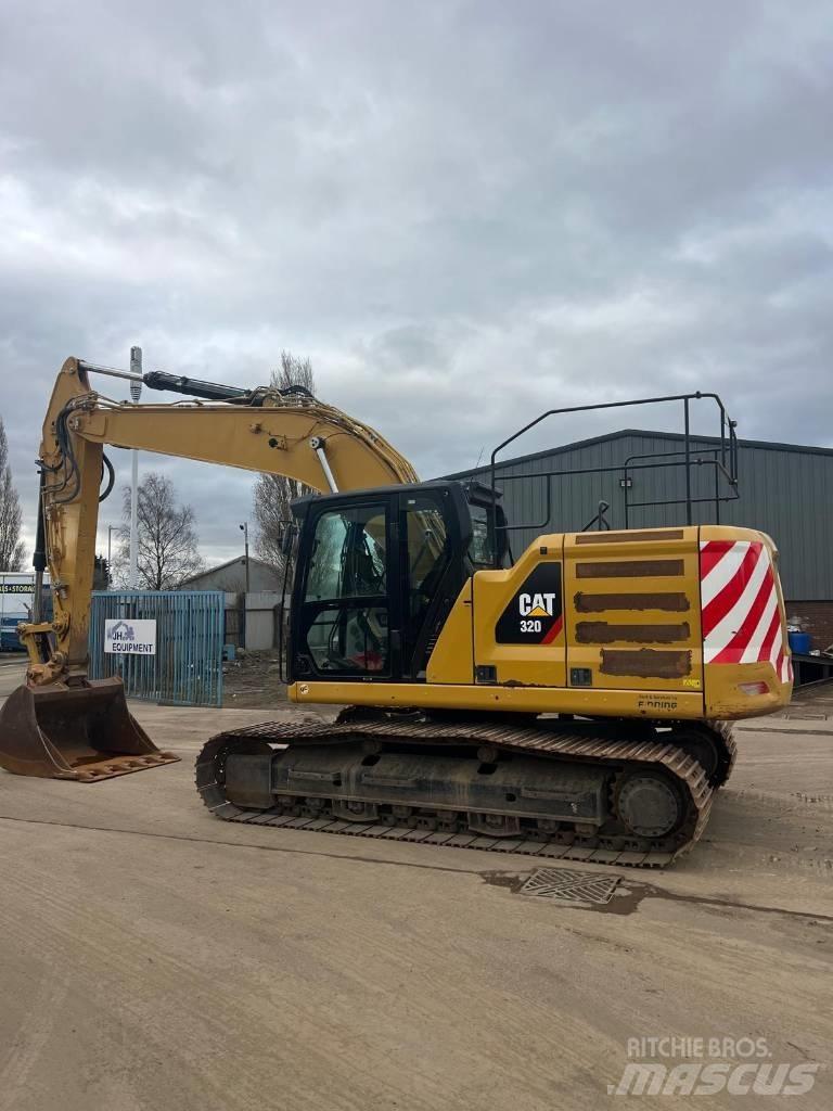 CAT 320 حفارات زحافة