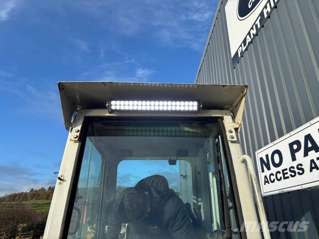 Takeuchi TB 228 حفارات صغيرة أقل من 7 طن (حفارات صغيرة)