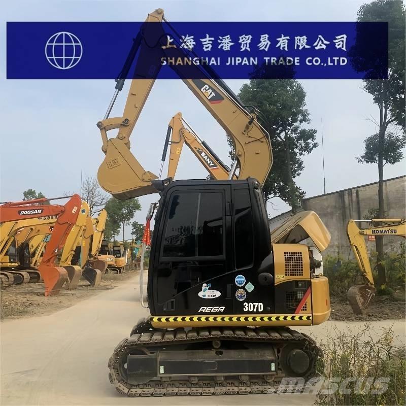 CAT 307 D حفارات زحافة