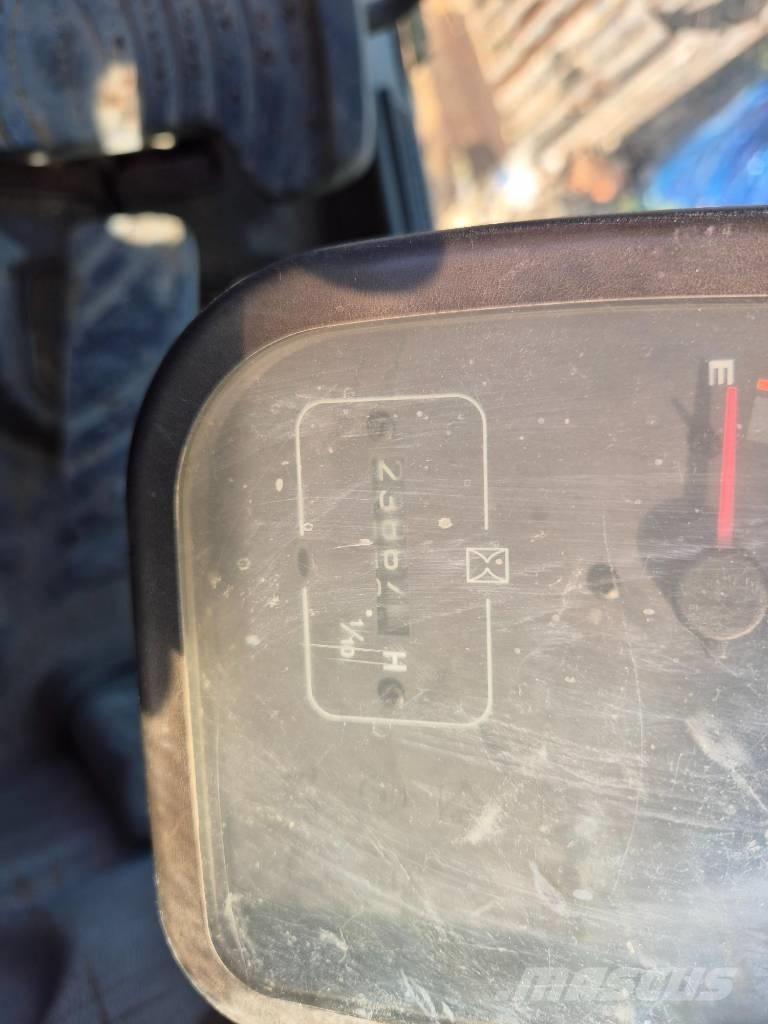 Volvo EC 290 B LC حفارات زحافة