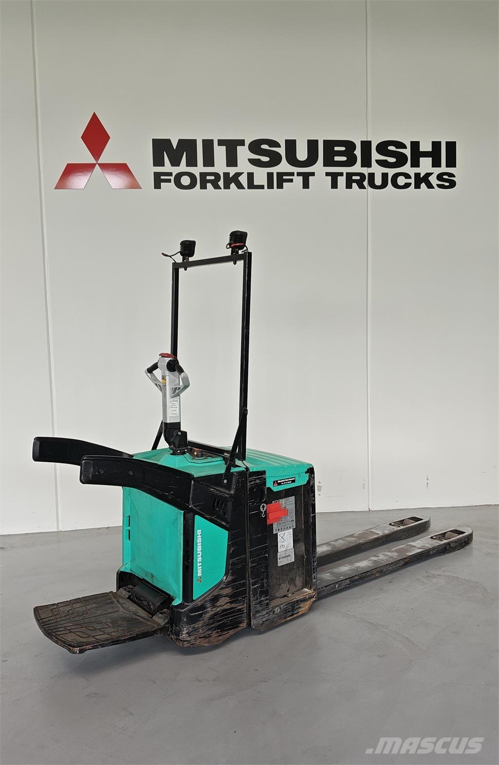 Mitsubishi PBV20N2 شاحنة ذات منصة