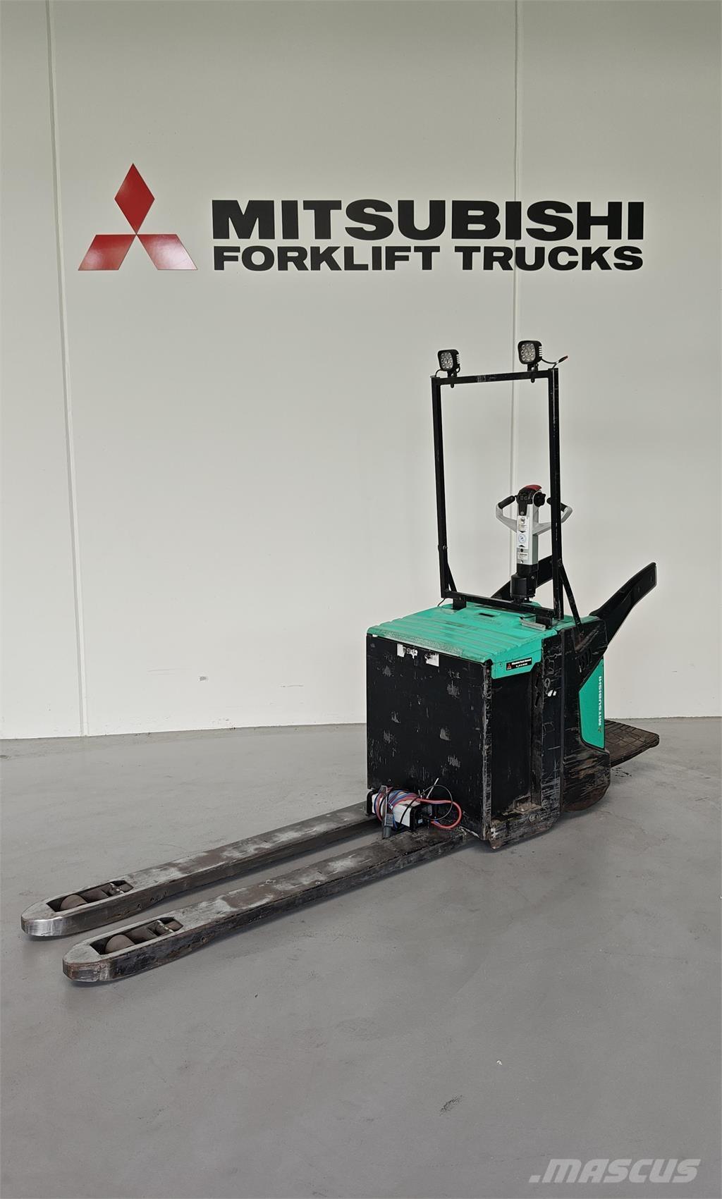 Mitsubishi PBV20N2 شاحنة ذات منصة