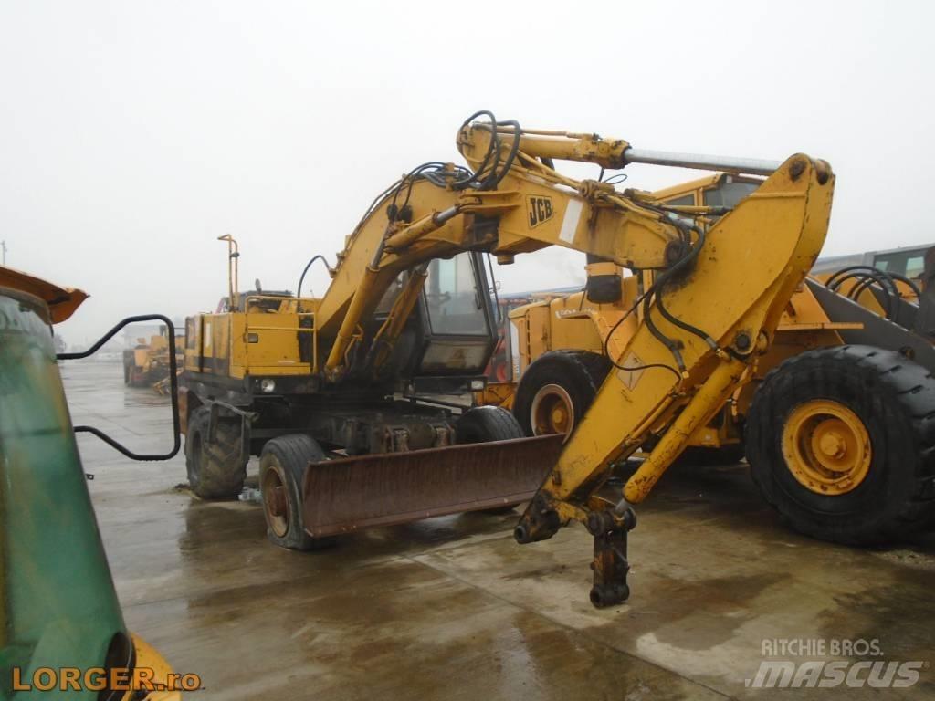 JCB JS 130 W حفارات بعجل